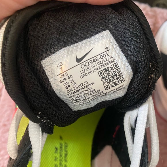 Nike sneakers - Picture 2 of 10